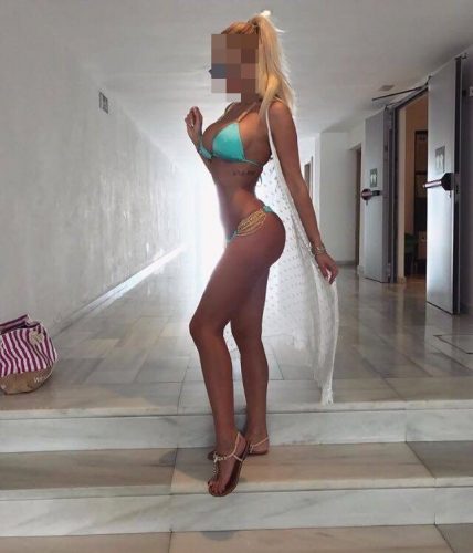 Talas Bölgesinin Zarif Ve Dövmeli Escort Kızı